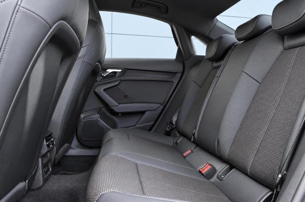 Audi A3 limousine 35 tfsi s edition 150pk s tronic