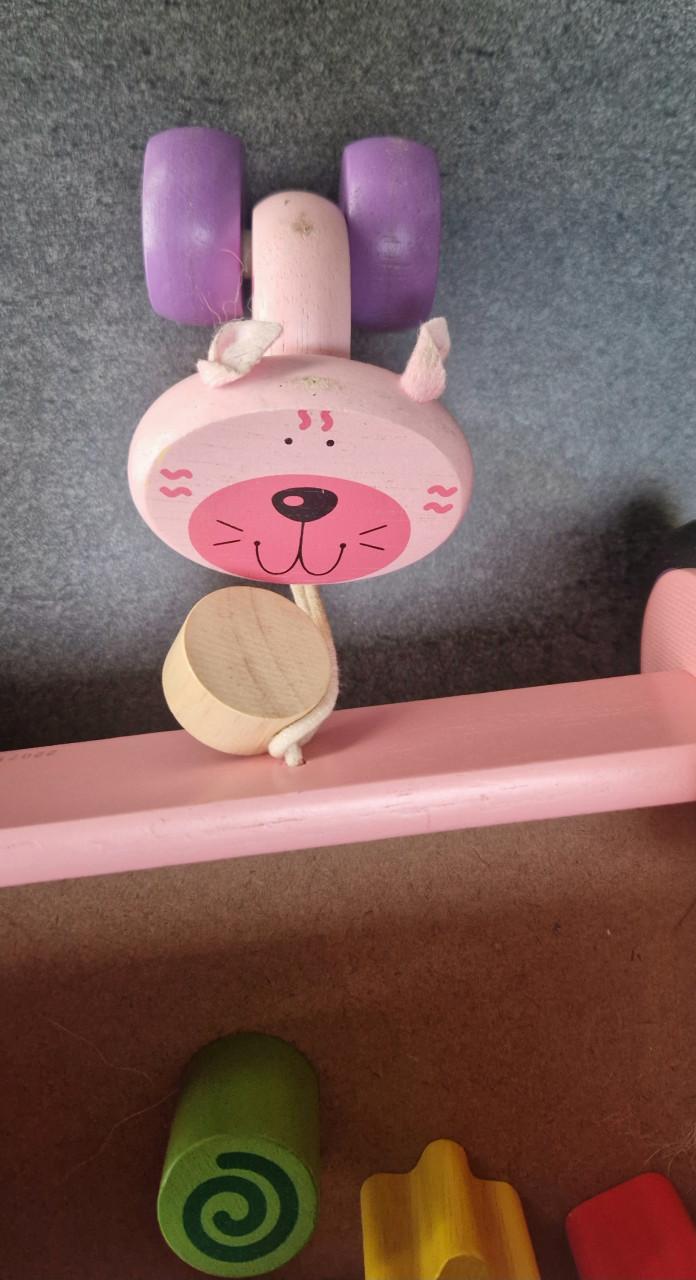 Houten loopauto ‘poes’ met bakje onder zitting