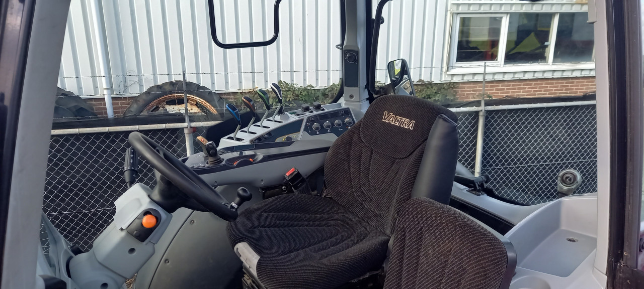 Valtra N114