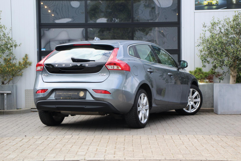 Volvo V40 2.0 t2 inscription - 122pk - leder - 17inch - navi - full led - c