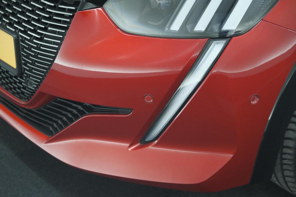 Peugeot 208 1.2 puretech 130 gt | alcantara pack | panoramadak | dodehoekde