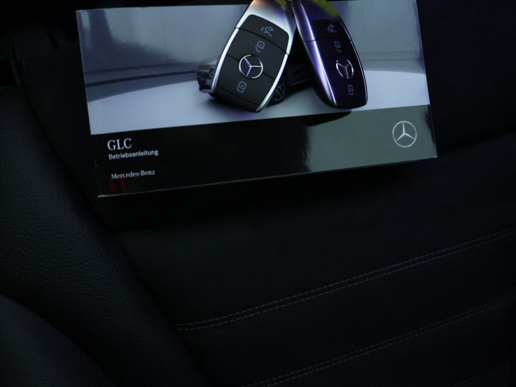 Mercedes-Benz Glc 300 e 4matic premium plus | trekhaak | panoramadak | sfee