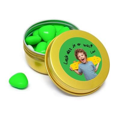 Uitdeel cadeautjes voor traktatie
