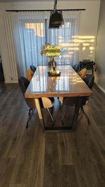 Eettafel met 6 stoelen