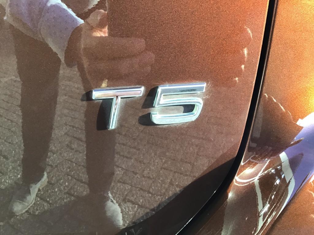 Volvo XC60 2.0 t5 fwd summum