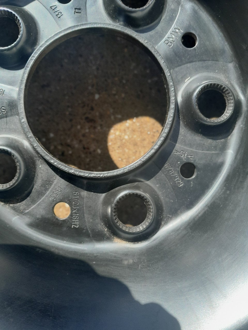 4 Stalen velgen met wieldoppen 16 Inch. BMW X1. Geen roest.