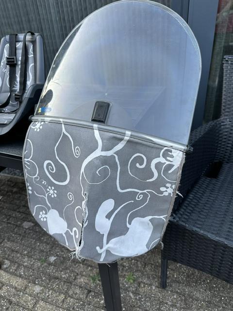 Bobike kinderzitje aan het stuur