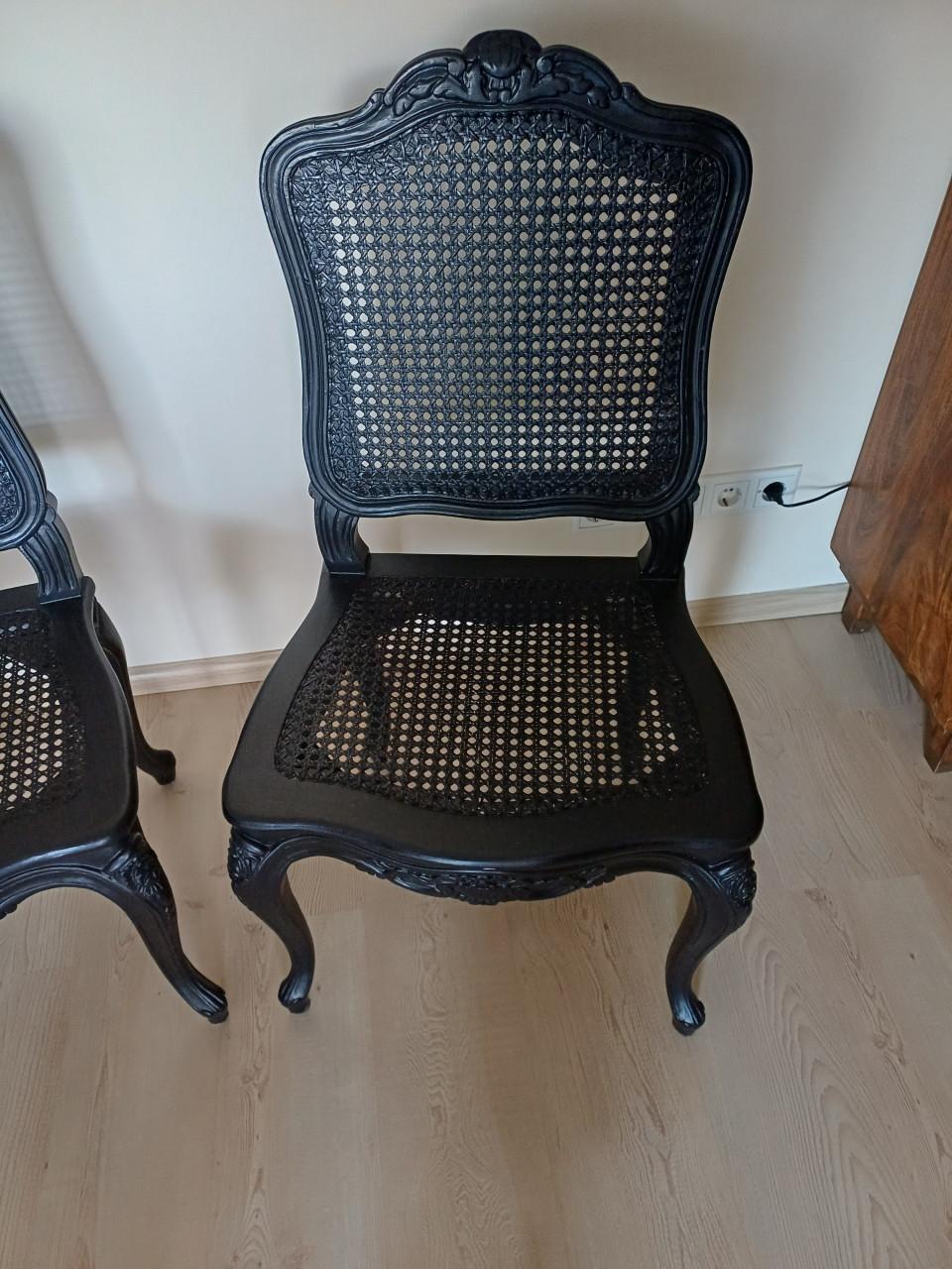 2 brocante stoelen