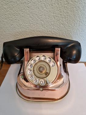 Koperen telefoon