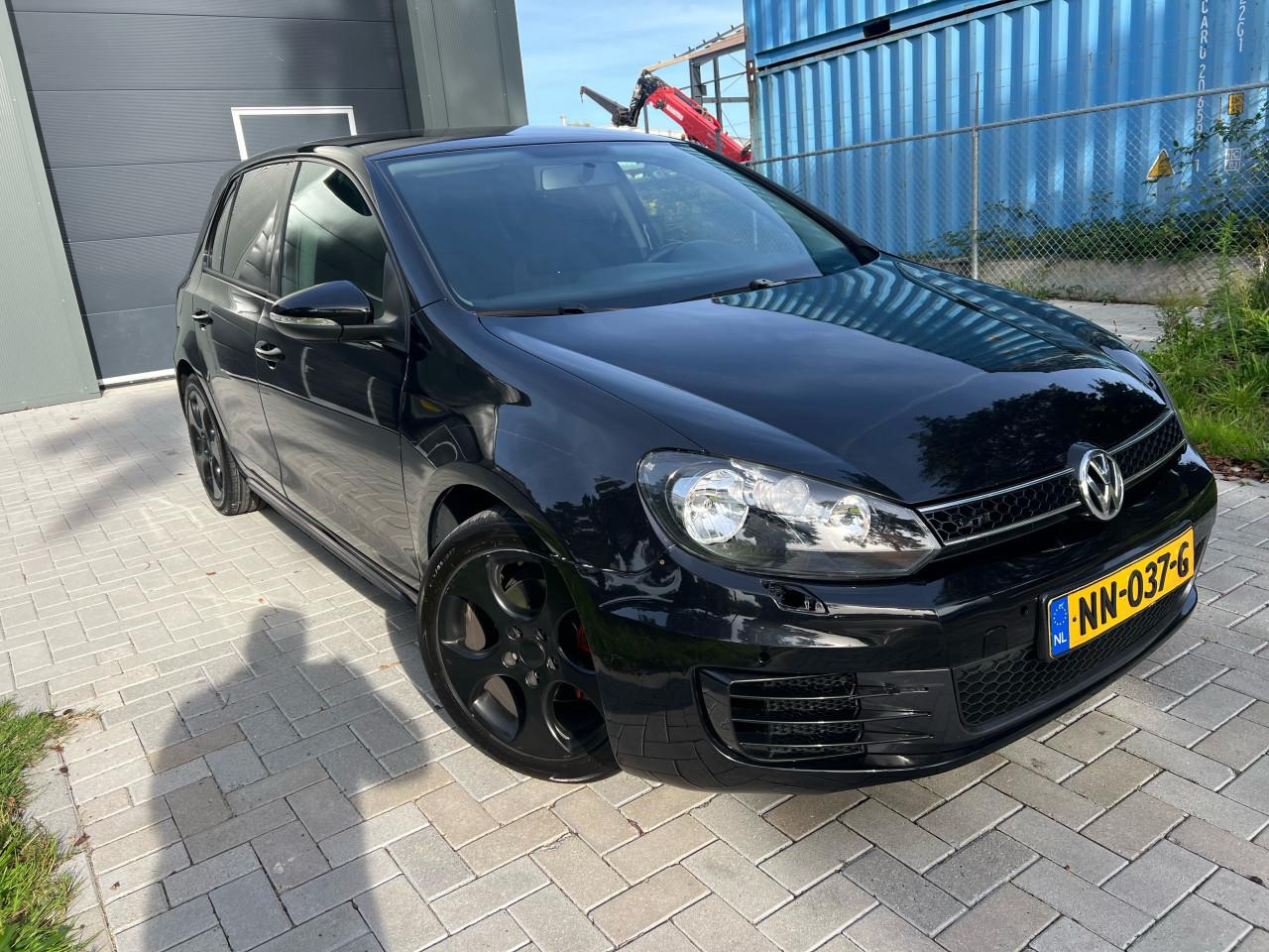 Volkswagen Golf 1.4TSI Highline black on black