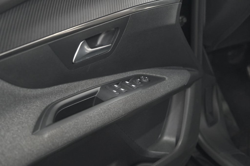 Peugeot 5008 puretech 130 eat8 active pack business | 7 zitplaatsen | camer