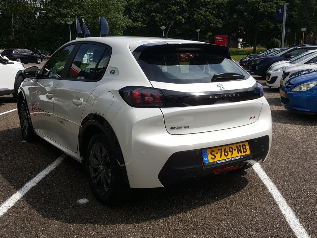 Peugeot 208 active pack 50kwh 136pk 1-fase 12% bijtelling cruise & climate 