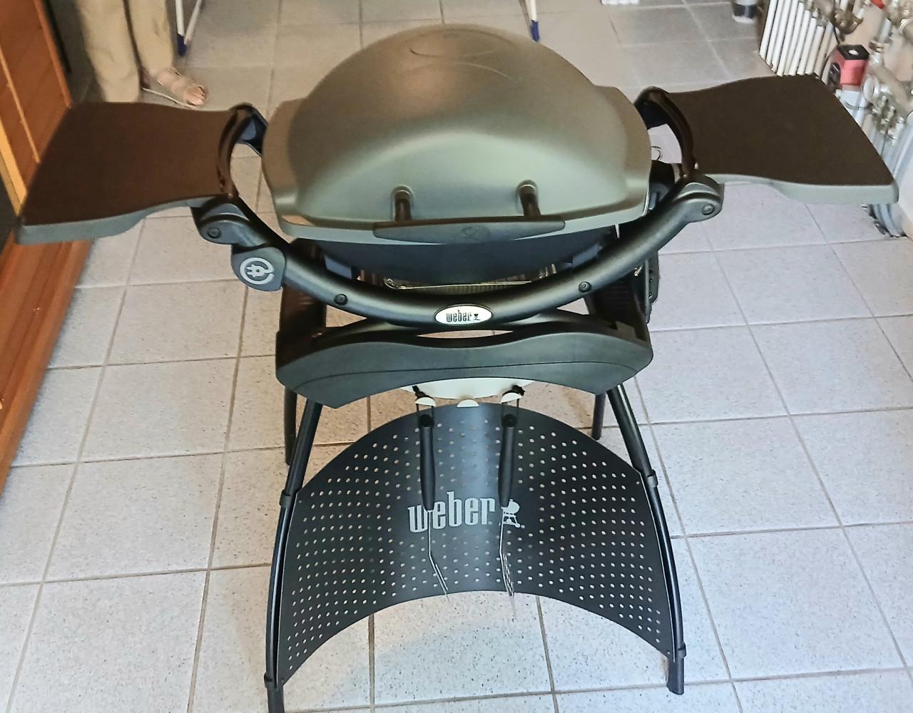 WEBER  BARBECUE