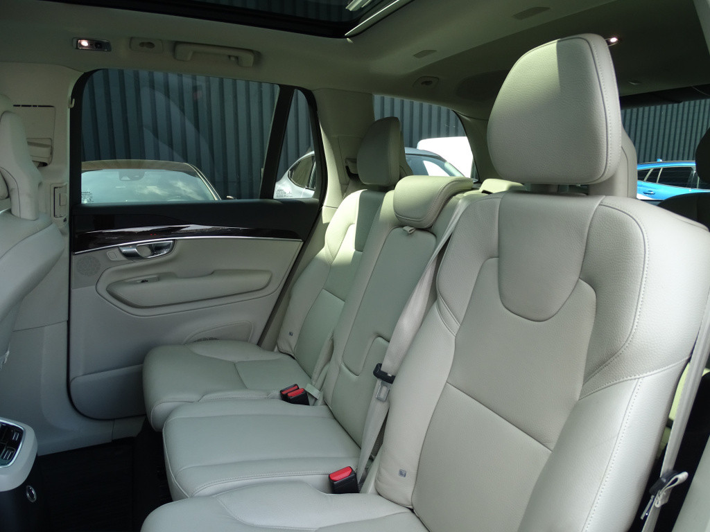 Volvo XC90 2.0 t8 twin engine awd momentum 7-pers | pano