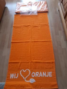 2 Oranje voetbal badlakens nieuw in de verpakking p,s 7,50 Samen voor 12,50
