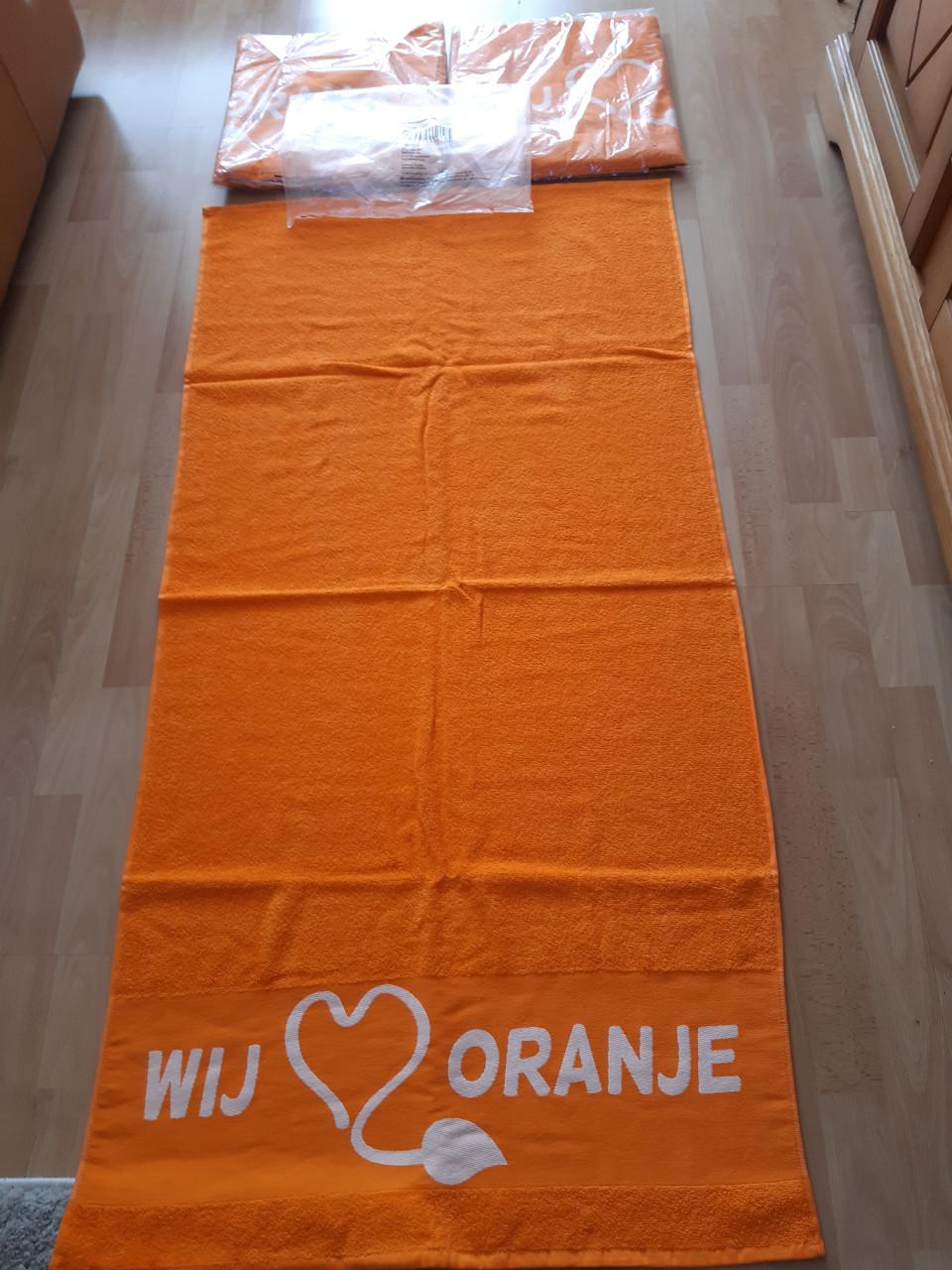 2 Oranje voetbal badlakens nieuw in de verpakking p,s 7,50 Samen voor 12,50