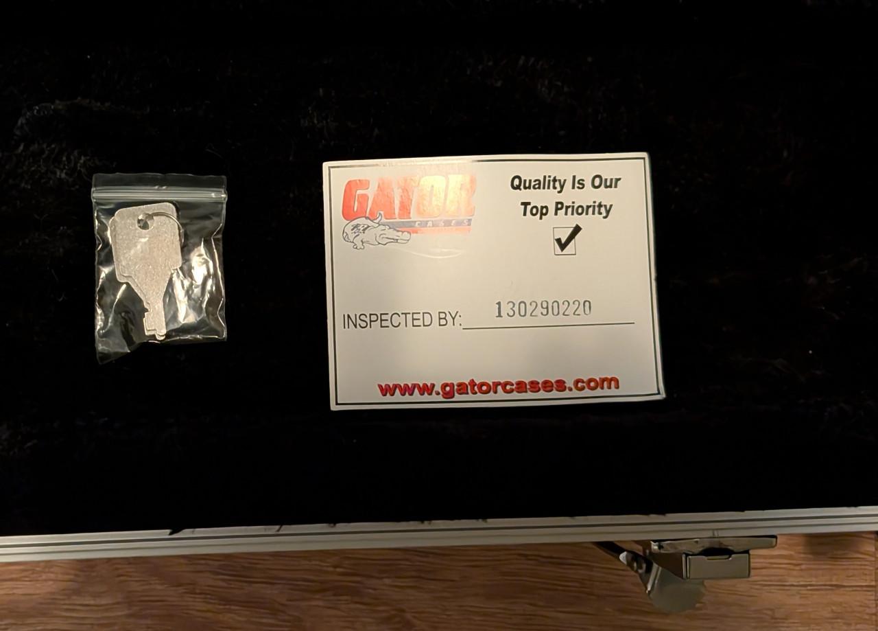 Drie degelijke 'hard case' muziekkoffers