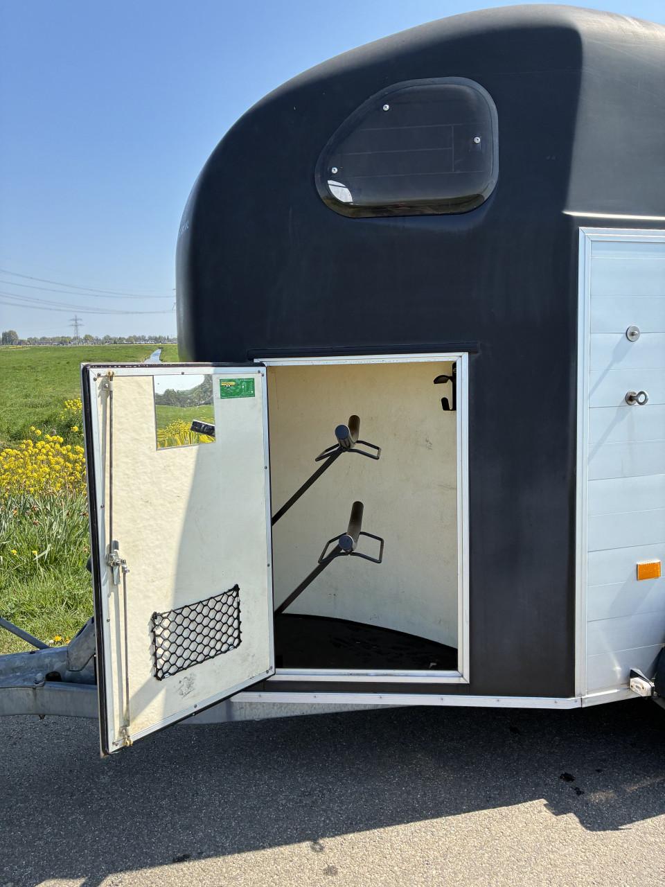 Volledig aluminium Cheval Liberte Gold One met zadelkamer en klep/deur