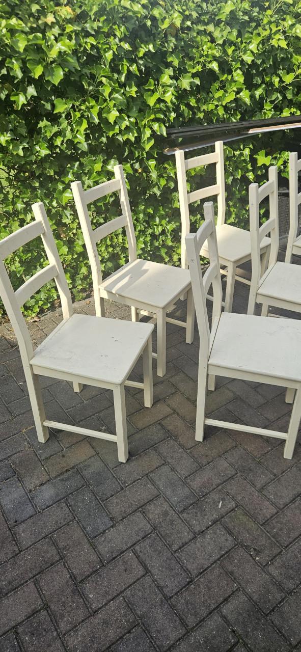 6 houten stoelen, gratis of voor kratje bier