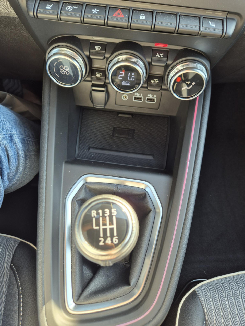 Renault Clio 1.0 tce 90 gpf techno camera, stoel- en stuurverwarming, navig