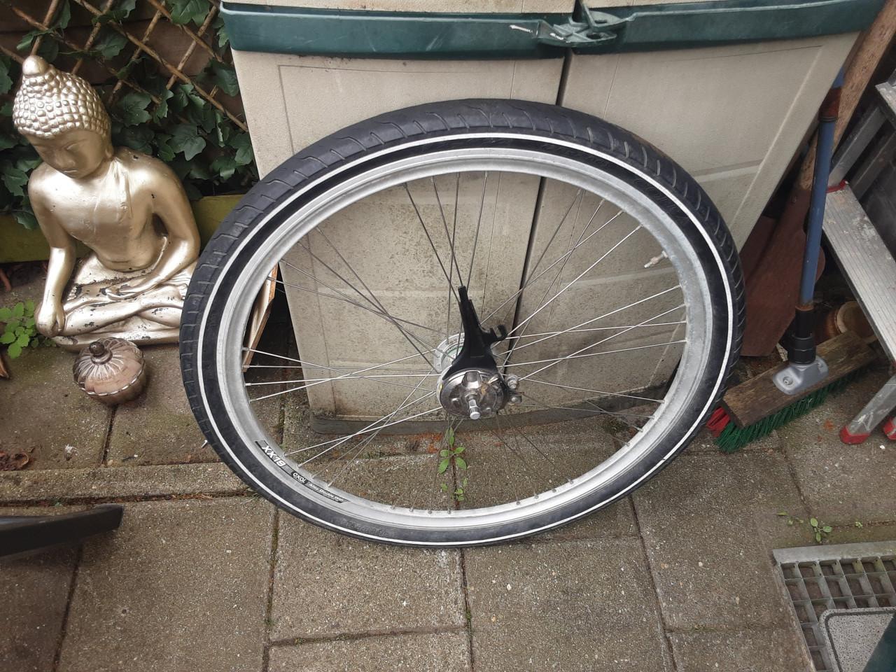 26 x 1,75 inch shimano nexus voorwiel, naafdynamo, rollerbrake rem