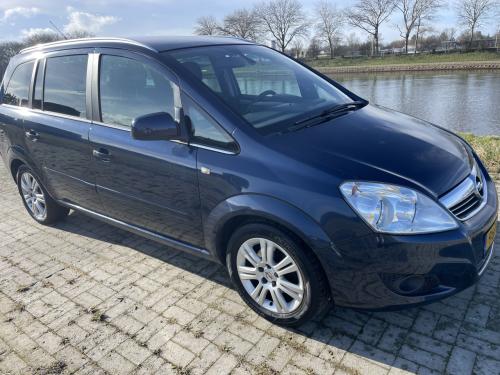 Opel zafira 1.6 cosmo 2012 7 zits