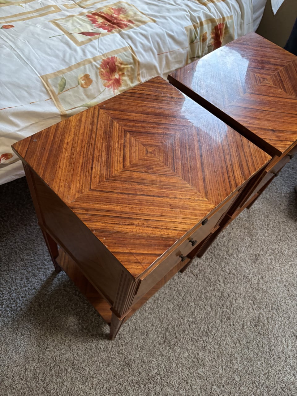 Set van 2 vintage nachtkastjes met lade en legplank