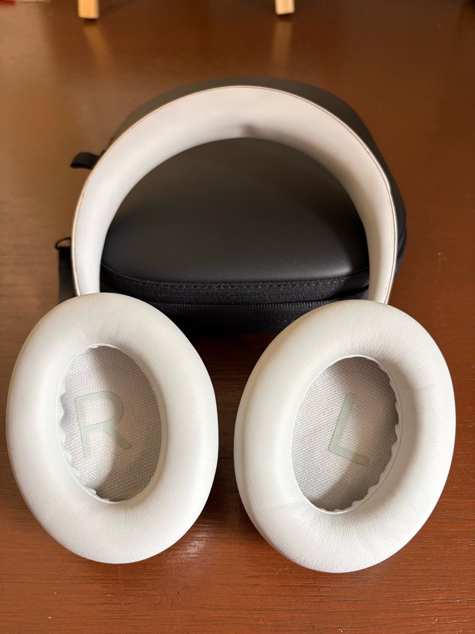 Bose 700 - Over ear headphone met Active Noice Canceling