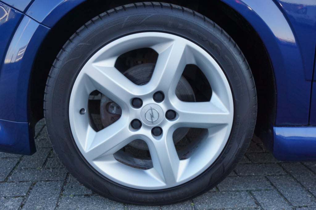 Opel Astra gtc 1.6 cosmo opc-line / xenon / climate / cruise / trekhaak