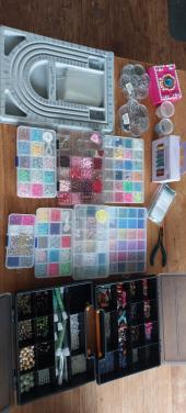 Grote set kralen met kralenbord