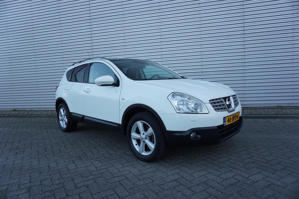 Nissan Qashqai 2.0 tekna climate / navi / cruise / camera / bt / stoelverw.