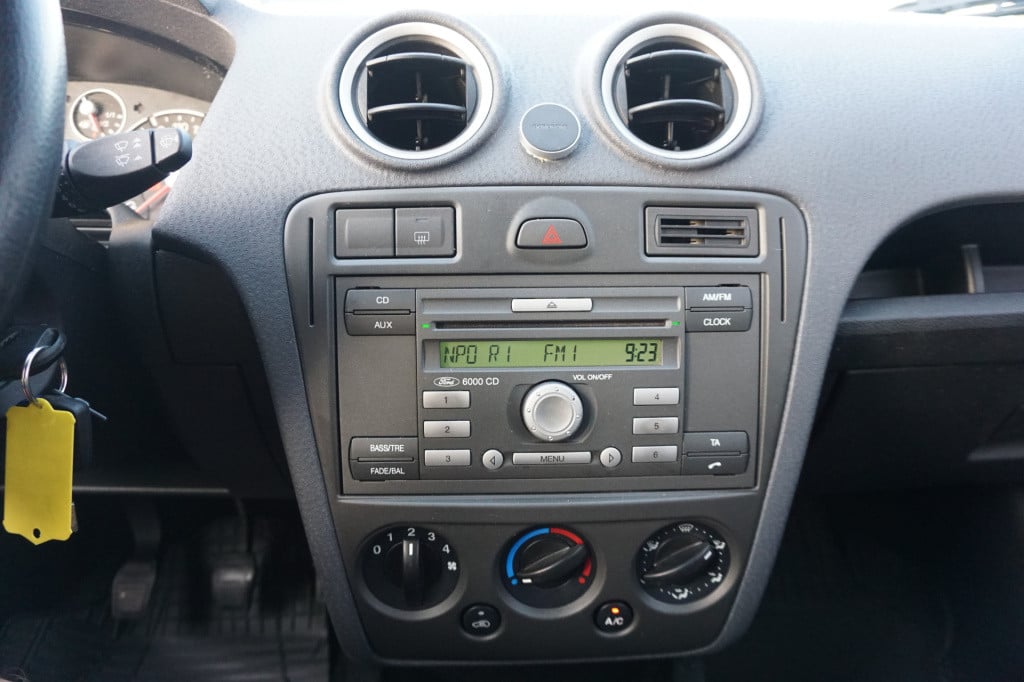 Ford Fusion 1.4-16v champion airco / elektr. ramen / trekhaak / nap