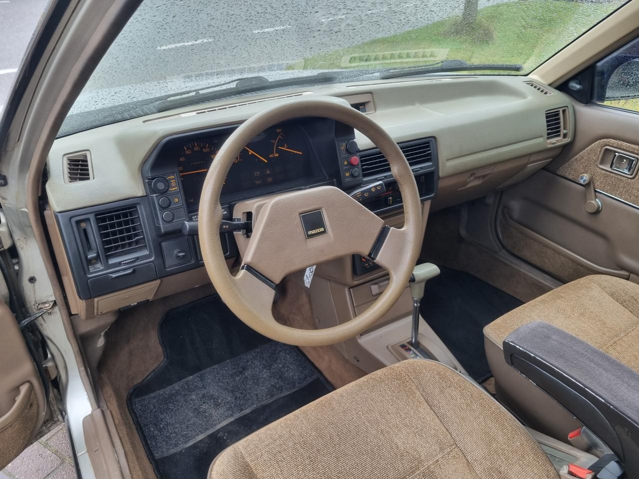 Mazda 323 1.5 GLX Automaat | Voor de liefhebber!