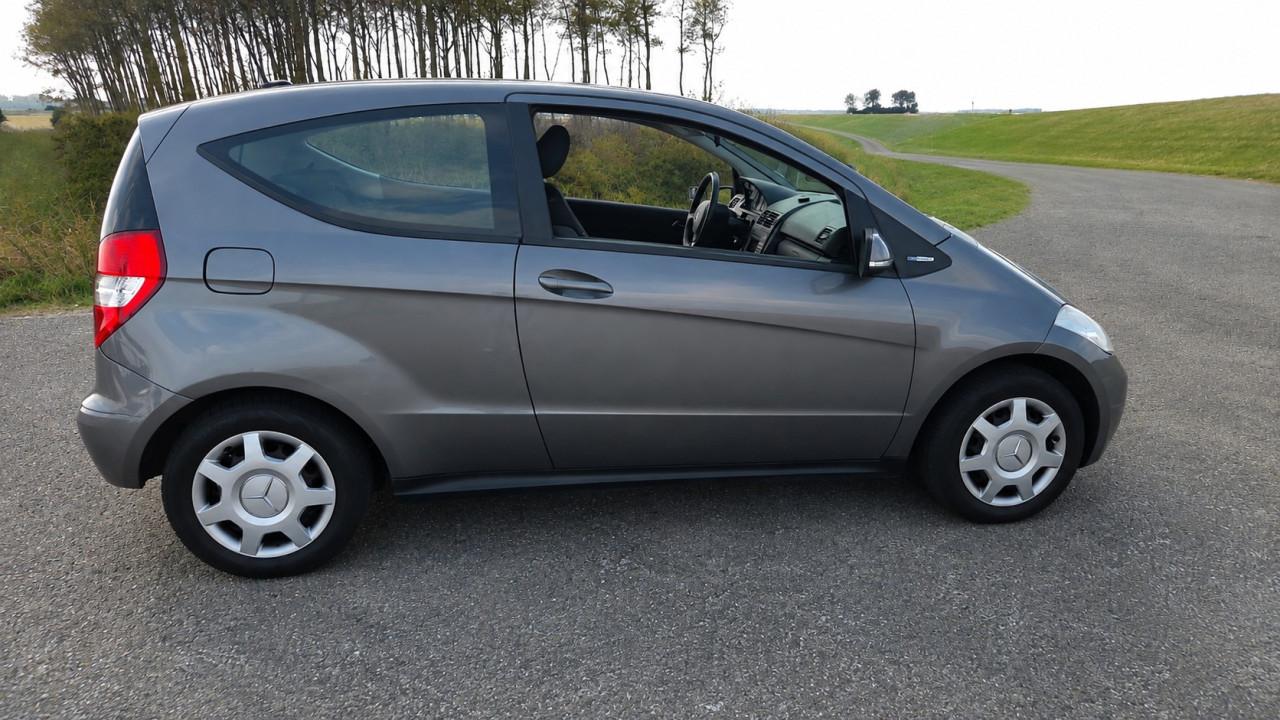 Mercedes A 150-2010- APK-Nette staat- Nette all-season banden