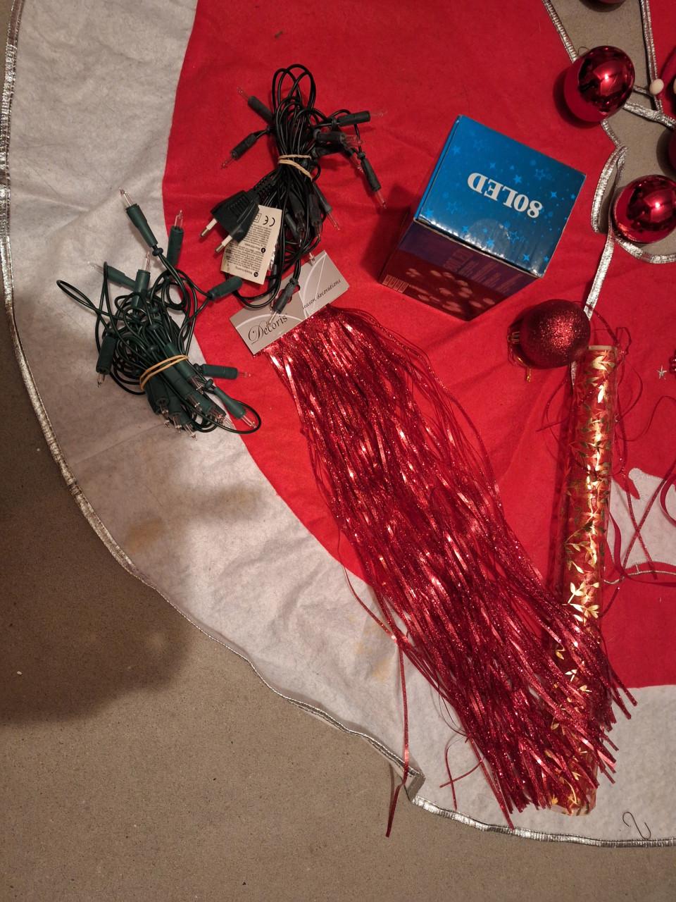 Rode kerstspullen met lampjes