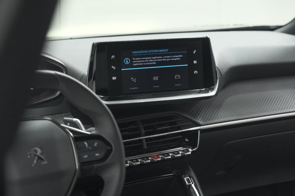 Peugeot 2008 puretech 130 eat8 active pack | parkeersensoren | apple carpla