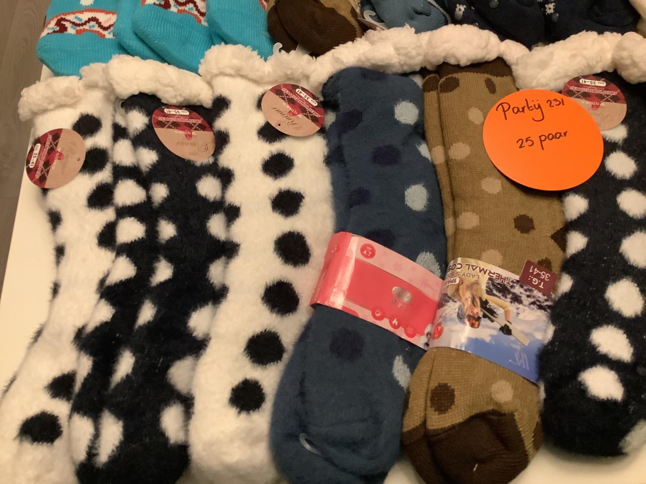 Partij super leuke fluffy sokken. ( partij 231)