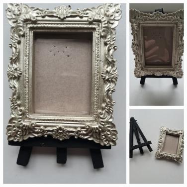 Zilver fotolijstje met zwart houten standaard