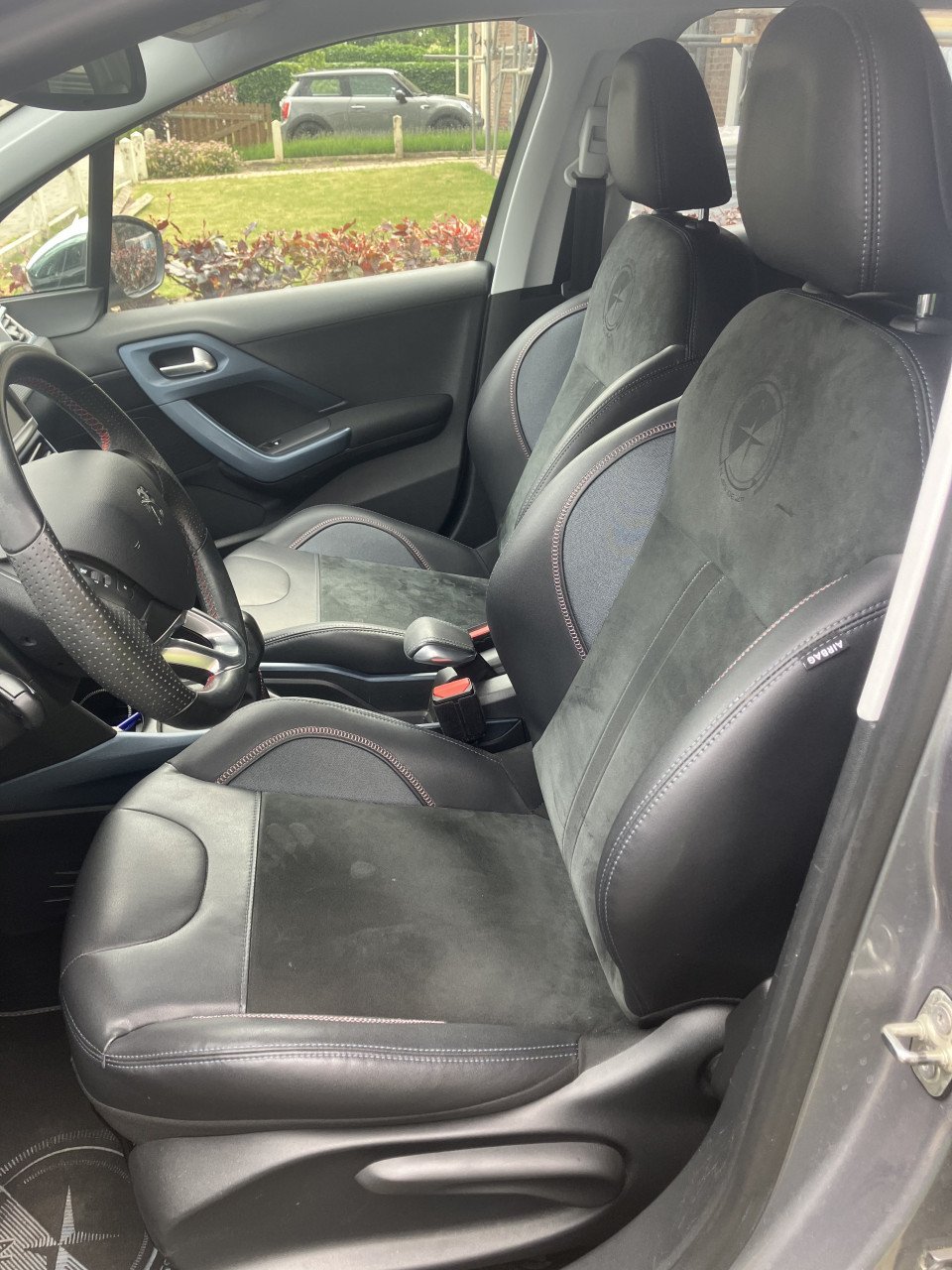 Hele mooie Peugeot 2008 Crossway, nieuwe riem dealer onderhouden