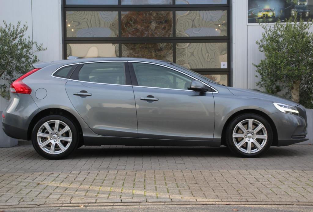 Volvo V40 1.5 t2 inscription aut. - leder - full led - navi - citycafety - 