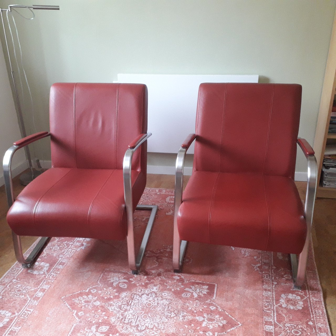 2 mooie Fauteuils rood van kleur