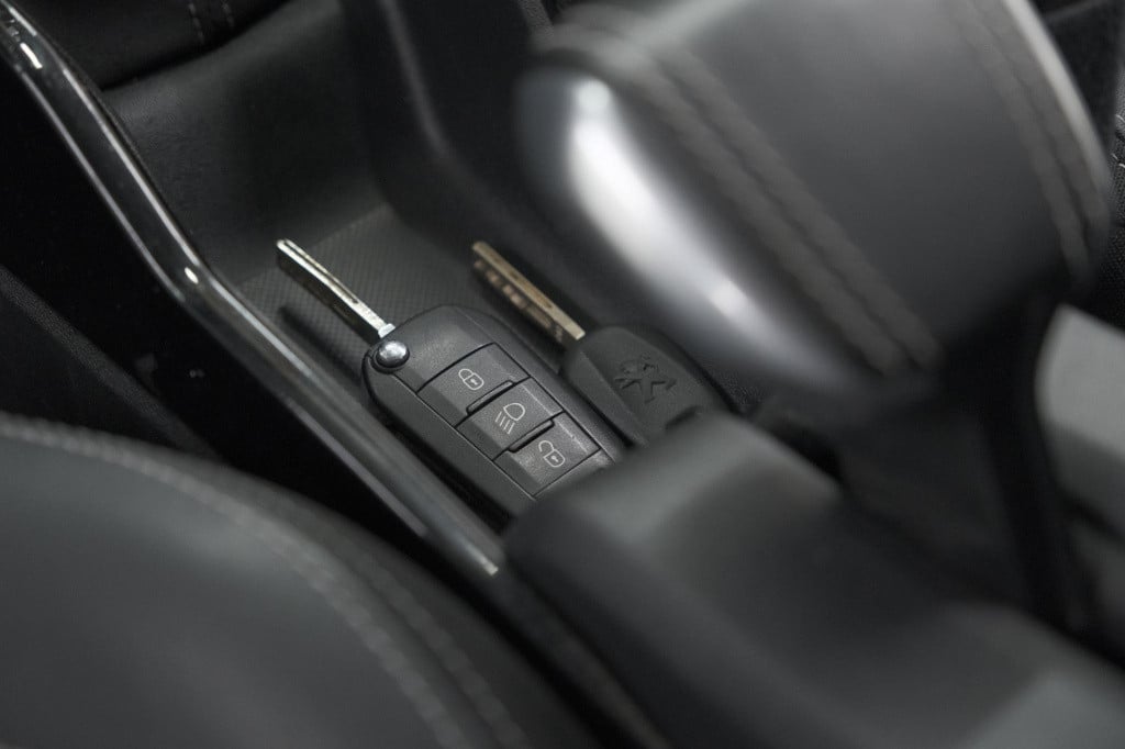 Peugeot 2008 puretech 130 allure | camera | apple carplay | parkeersensoren