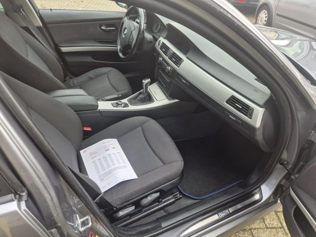 Bmw 3-SERIE 320i Business Line station bj:2009 airco-lm velgen