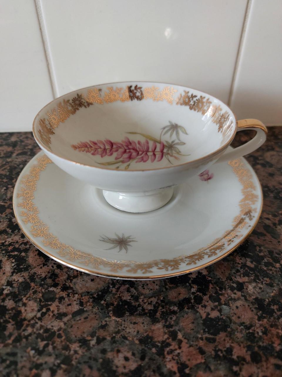 Kop en schotel Lupine servies van Eschenbach