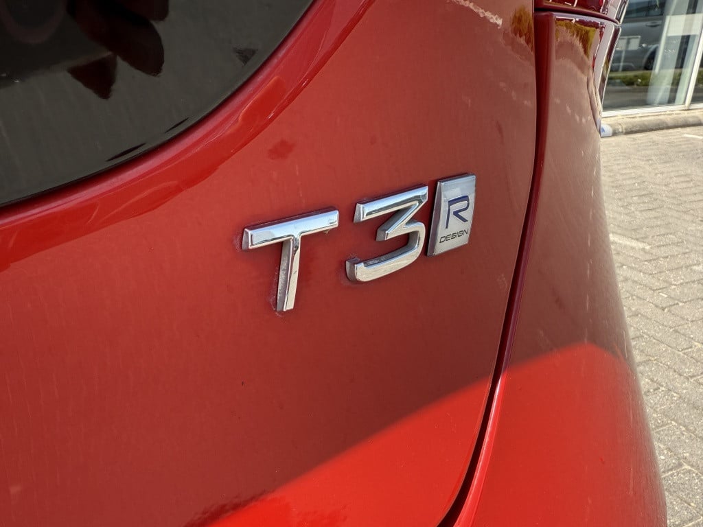 Volvo V40 t3 153pk aut6 polar+ sport| panodak| camera| h&k sound| trekhaak