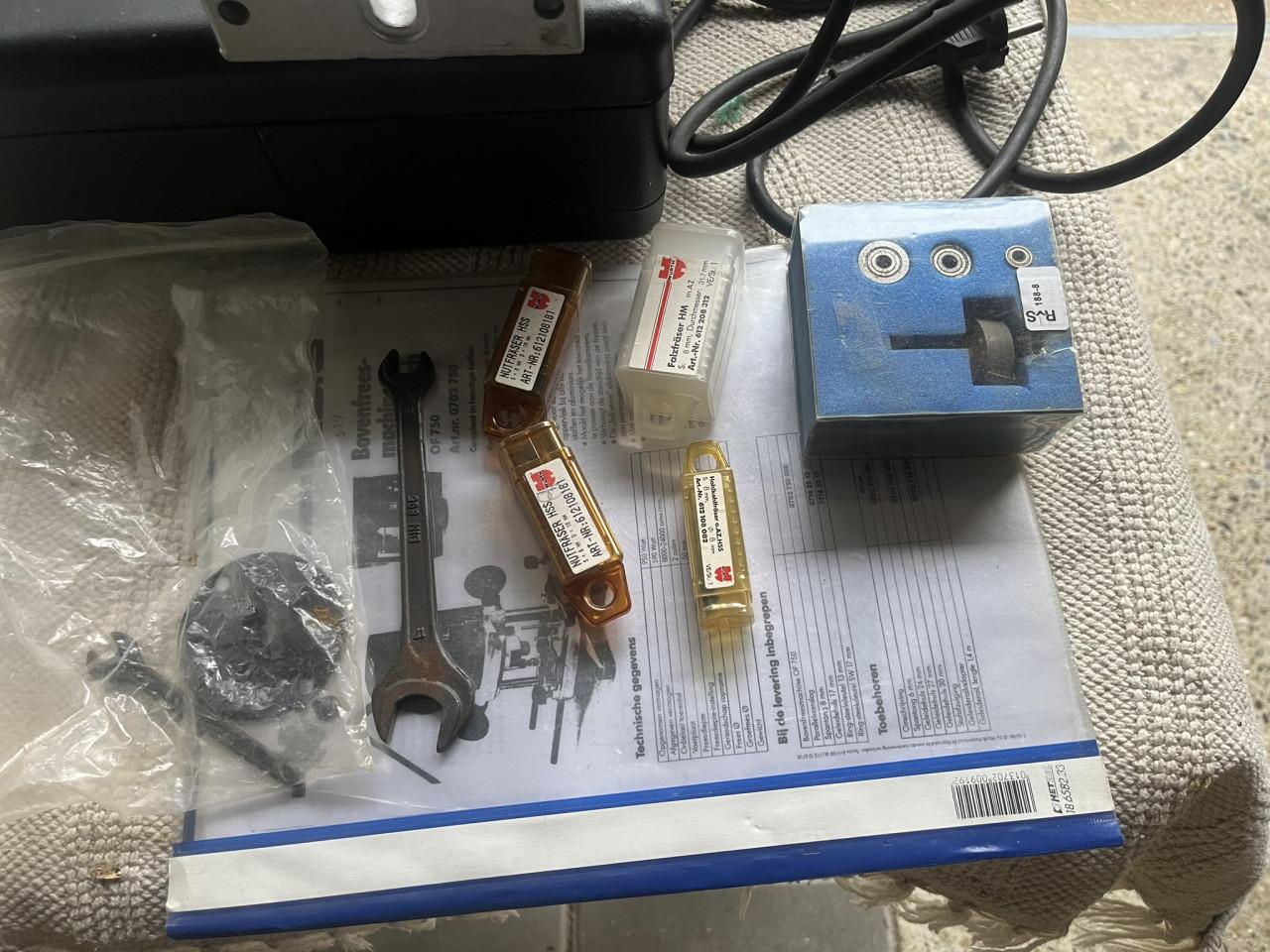 Bovenfreesmachine Master OF750 met 12 en 35 freessets