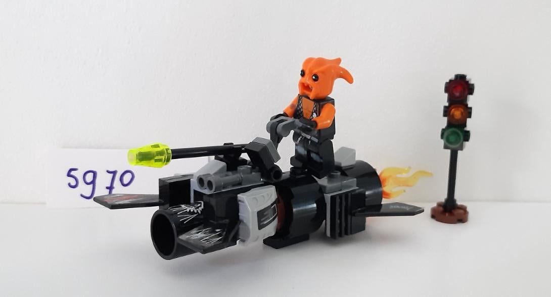 LEGO Space Police 5970: De Vriesstraal met Kranxx + Ruimtepolitie 3 Agent 2