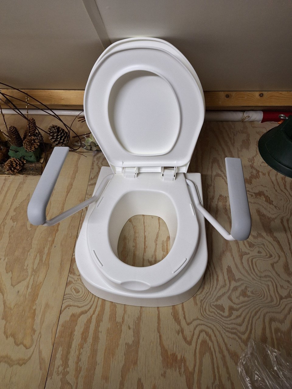 Toiletverhoger met armleuningen