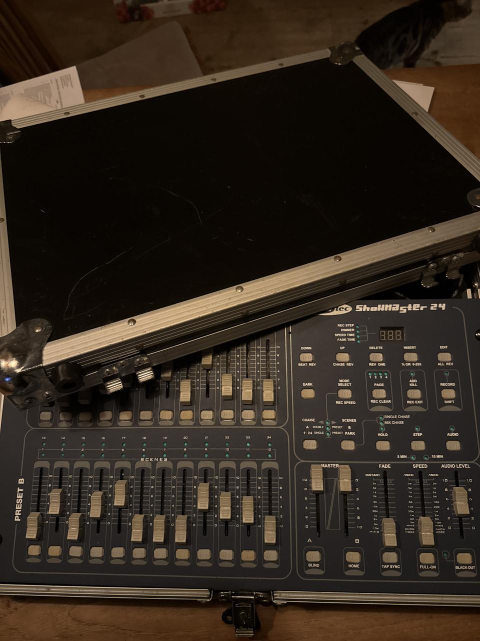 Showtec showmaster24 + Flightcase