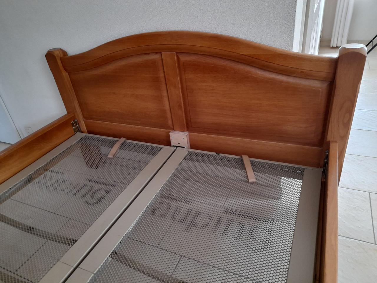 Stevig 2 p. bed 140 x 200 ( in goede staat ) verstelbaar!